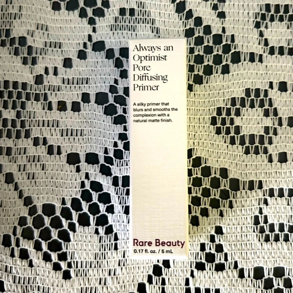 Rare Beauty Pore diffusing primer-always an optimist collection